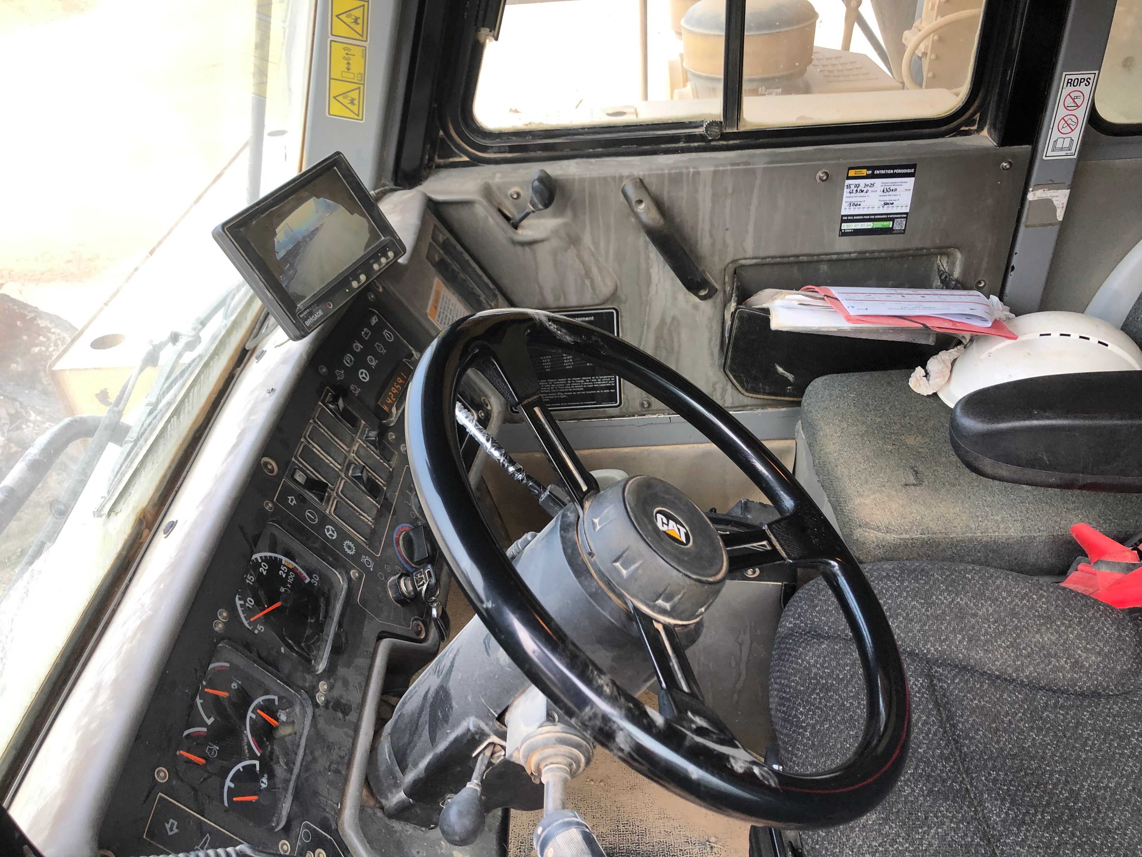 Dumper rigide cat 769