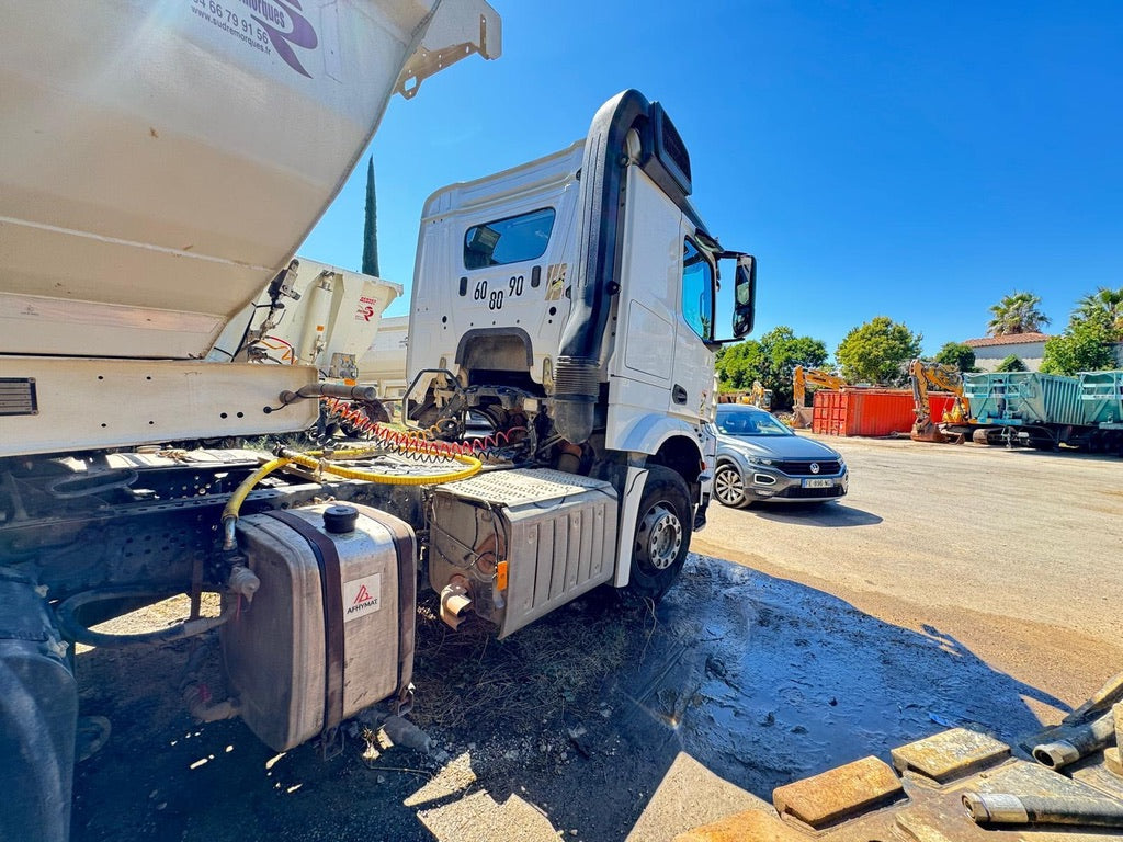Mercedes AROCS 2051