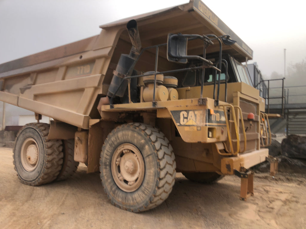 Dumper rigide cat 769