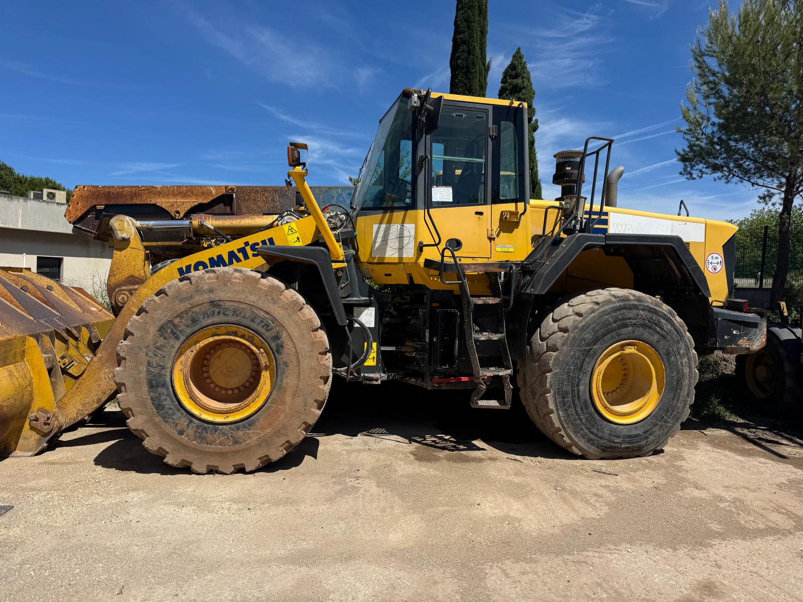 KOMATSU WA470-6