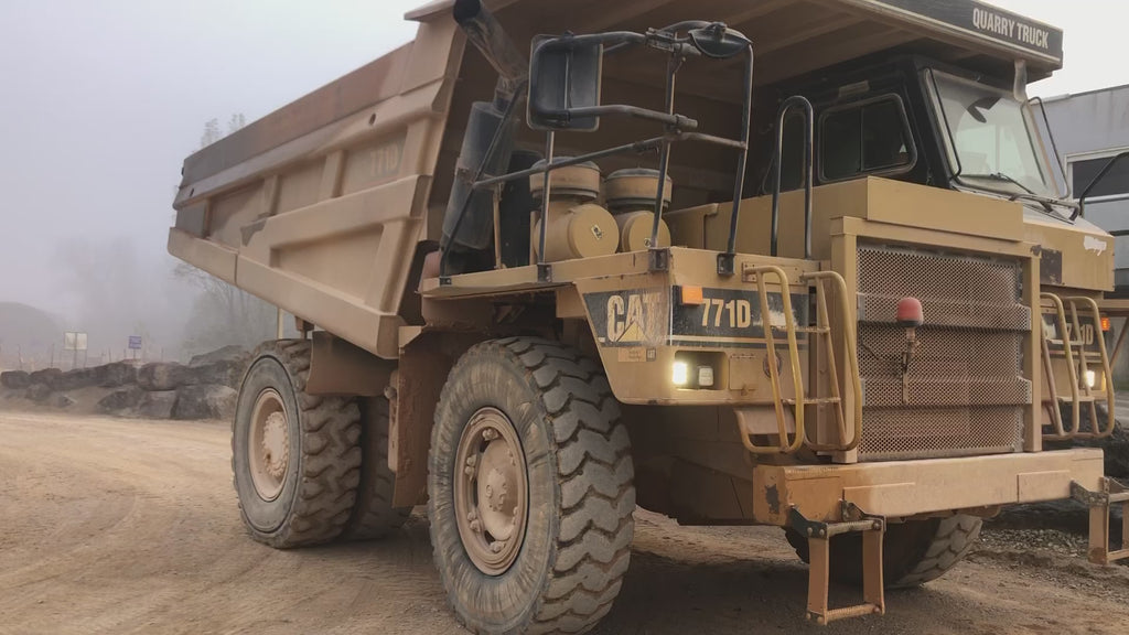 Dumper rigide cat 769
